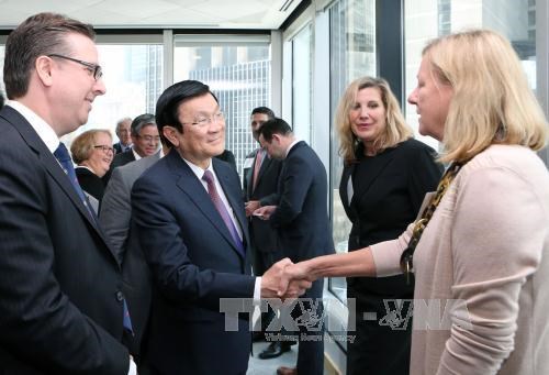 President Truong Tan Sang shakes hand with Norwegian Prime Minister Erna Solberg (R). 