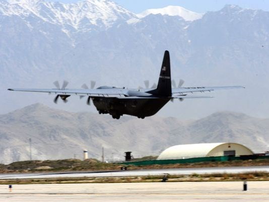 Máy bay vận tải C-130 của Mỹ ở Afghanistan (Nguồn: AP)