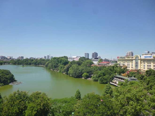 Sword Lake surrounded by green trees with water whose surface is always green