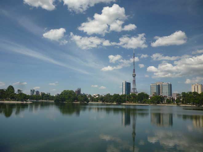 Bay Mau lake in Thong Nhat park, a refreshing green space in the city center