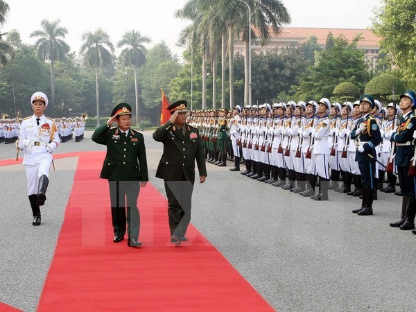 Vietnam, Laos enhance military cooperation