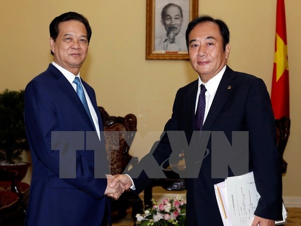 Prime Minister Nguyen Tan Dung and Governor of Saitama prefecture Ueda Kiyoshi