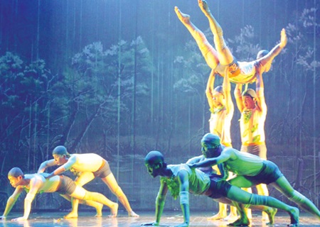 Guerrilla a terre: Dung Si Rung Sac (Brave Rung Sac Soldiers), a three-act dance about soldiers during the American War, will be performed at HCM City's Opera House this week.