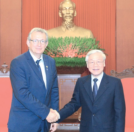 Party General Secretary Nguyen Phu Trong receives Pierre Laurent, National Secretary of the French Communist Party.