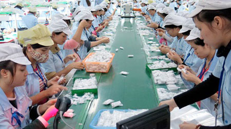 The Glonics Vietnam Ltd Company's headphone production line supplies Samsung. Vietnam expects to lure more projects worth billions of US dollars, like those from Samsung.