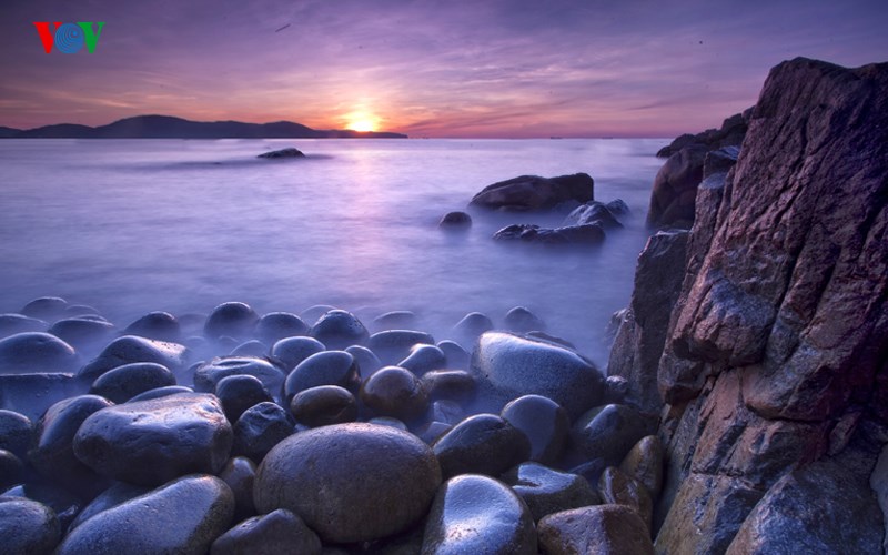  Hoang Hau beach at dawn 