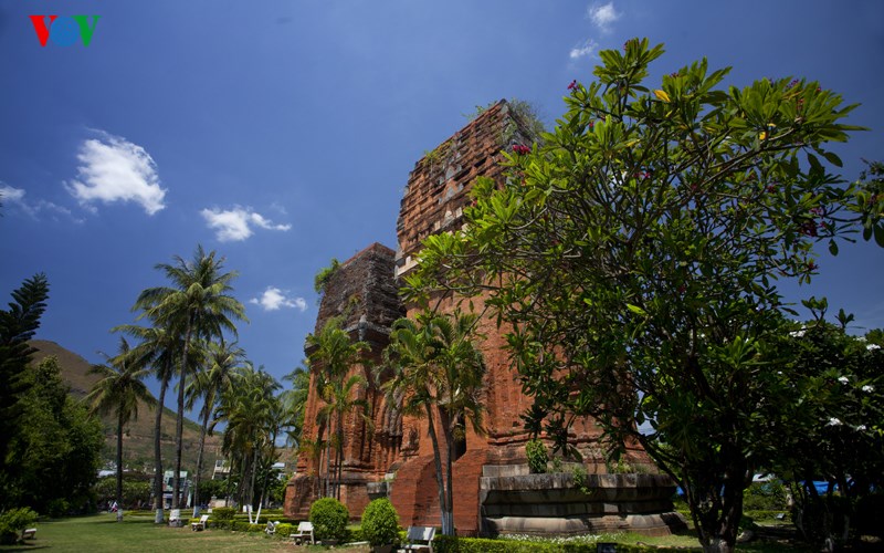  Twin tower - a religious architecture of Cham people 