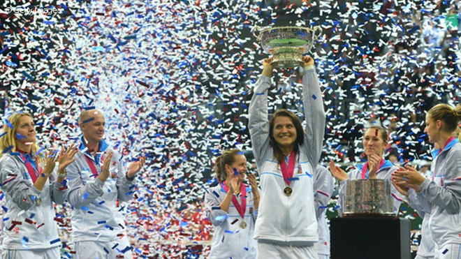 Maria Sharapova tỏa sáng, tuyển Nga vẫn lỡ chức vô địch Fed Cup