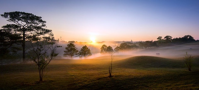  Tuyen Lam lake, 6km south of Da Lat, covers 350 hectares and is 30 metres at the deepest part. It is ideal for camping, relaxing, fishing and strolling. 