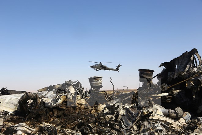 Những mảnh vỡ của máy bay A321 của Nga tại Wadi el-Zolmat, bán đảo Sinai, Ai Cập. (Nguồn: AFP/TTXVN)