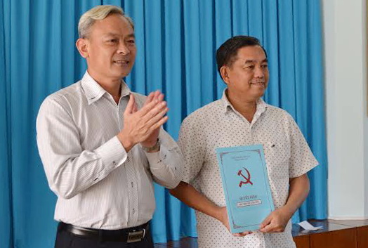 Điều động cán bộ