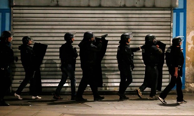 Một phụ nữ đánh bom tự sát trong cuộc đọ súng tại Paris