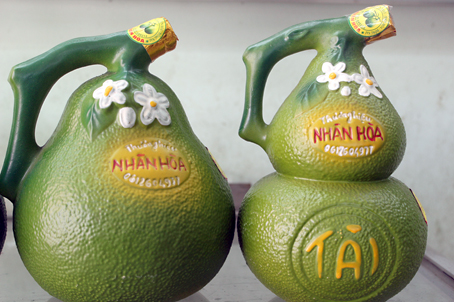 Chuẩn bị 10 ngàn lít rượu bưởi đặc sản bán tết