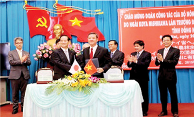 Dong Nai Province People’s Committee Chairman Dinh Quoc Thai and Japanese Minister of Agriculture, Forestry and Fisheries Koya Nishikawa sign a cooperation agreement