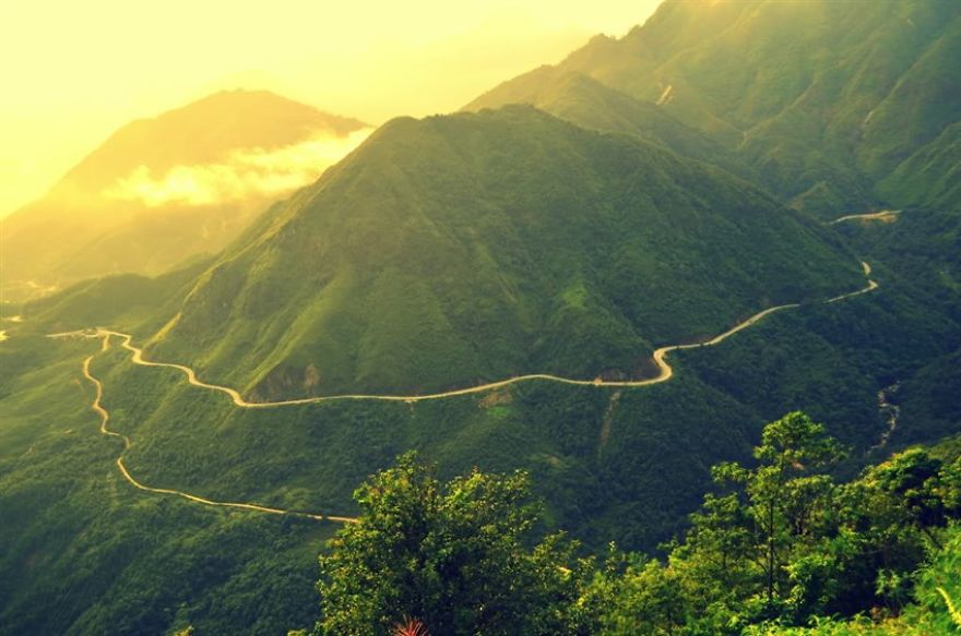  Road to Ha Giang province 