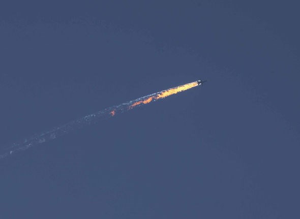 Chiếc máy bay Su-24 của Nga bị bắn hạ tại khu vực biên giới Syria-Thổ Nhĩ Kỳ. (Ảnh: Reuters)