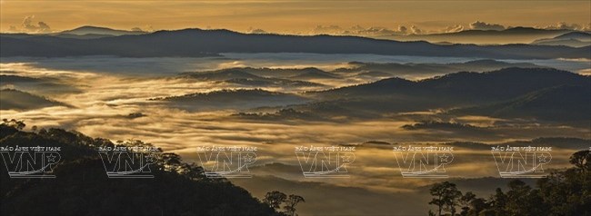 A sea of clouds at sunset seen from Lang Biang Mountain at the height of 2,169m.