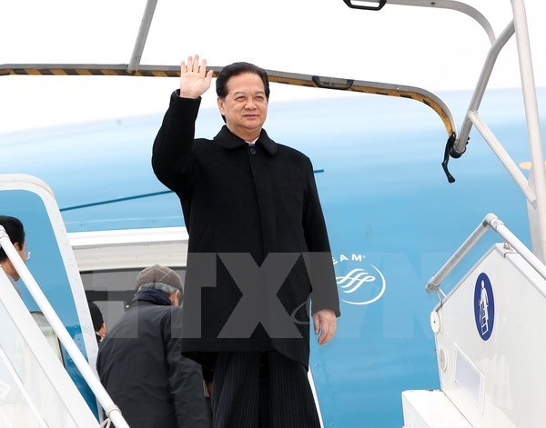 PM Nguyen Tan Dung at Charles de Gaulle airport in Paris.