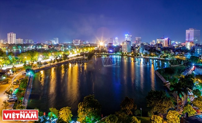 Ba Mau Lake near Le Duan street is opposite to Bay Mau Lake in the Thong Nhat (Unification) Park