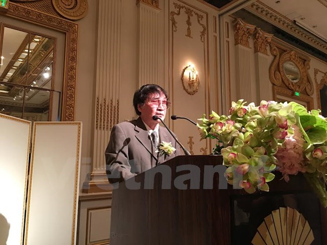 Vietnamese writer Tran Mai Hanh speaks at the granting ceremony