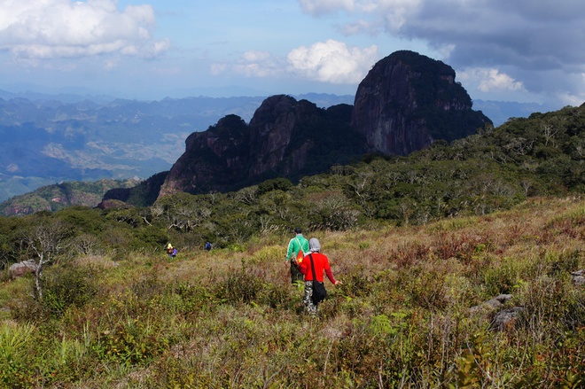 December is the best time for trekking to conquer Pha Luong peak.