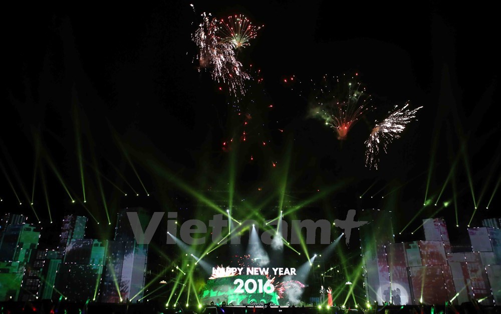 Fireworks above the stage of the countdown party in Da Nang city 