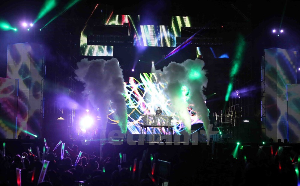 The Da Nang countdown party is heated up with young and vibrant performances 