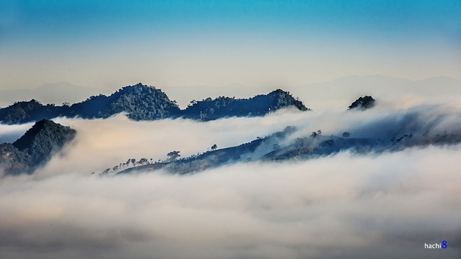 Mountains are hidden in clouds