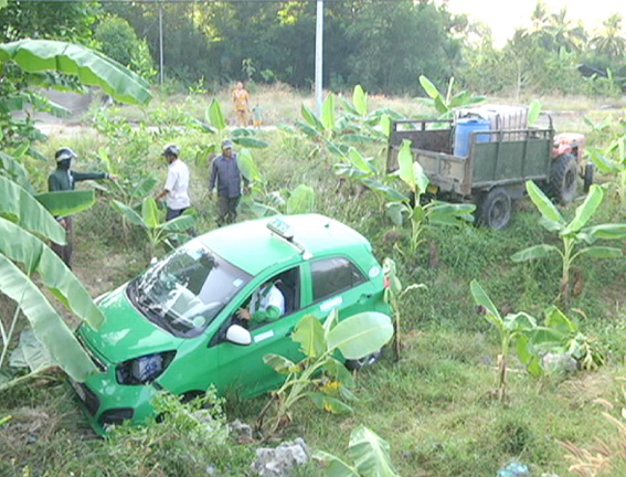 Tài xế taxi đạp nhầm chân ga, lao thẳng xuống vực