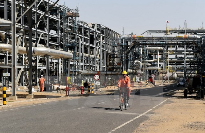 Một nhà máy lọc dầu ở Barmer, Ấn Độ. (Nguồn: AFP/TTXVN)