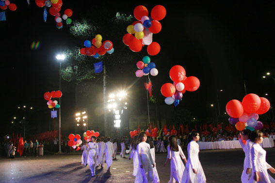 Thả bong bóng chào mừng khai mạc HKPĐ tỉnh lần IX năm 2016