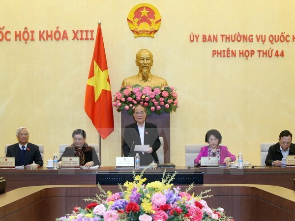 NA Chairman Nguyen Sinh Hung opens the Standing Committee's 44th session.