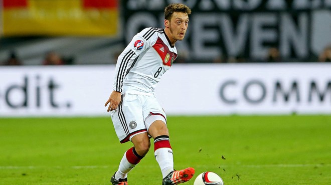 Mesut Oezil là Cầu thủ Đức xuất sắc nhất năm 2015. (Nguồn: dfb.de)