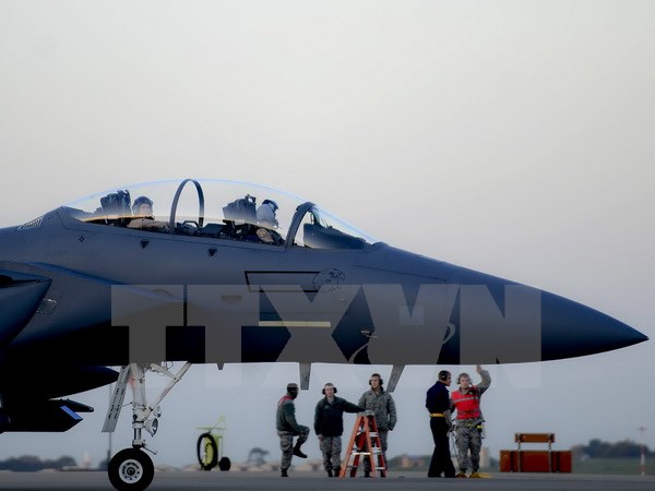 Máy bay F-15E của Mỹ được điều động từ căn cứ không quân Lakenheath, Anh tới căn cứ Incirlik để tham gia chiến dịch không kích IS ở Iraq và Syria. (Nguồn: AFP/TTXVN)