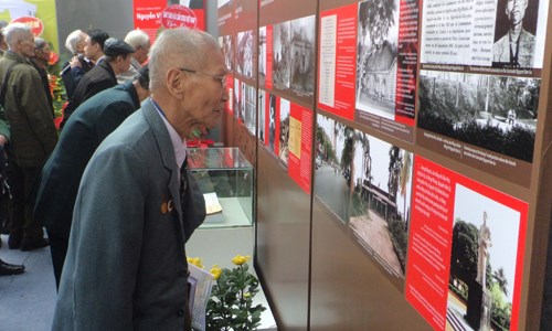 Visitors to the exhibition (Source: vovgiaothong.vn)