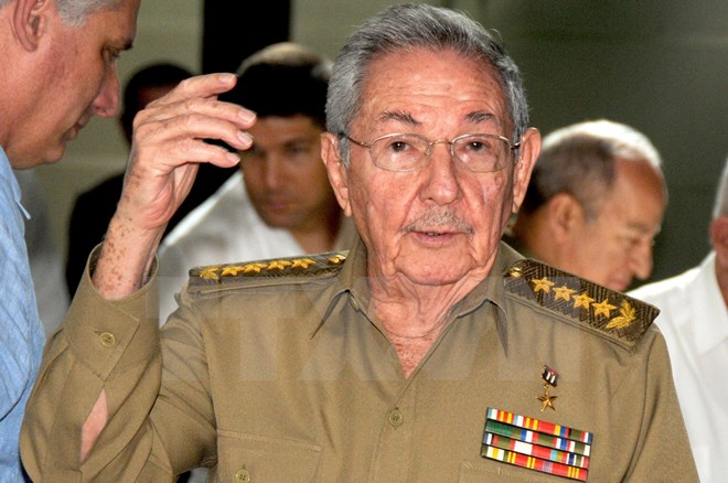 Chủ tịch Cuba Raul Castro bắt đầu thăm chính thức Pháp