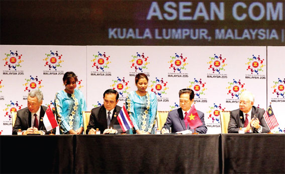 Sáng 22-11-2015, Thủ tướng Nguyễn Tấn Dũng và các nhà lãnh đạo ASEAN đã ký Tuyên bố Kuala Lumpur 2015 về “Thành lập Cộng đồng ASEAN”.