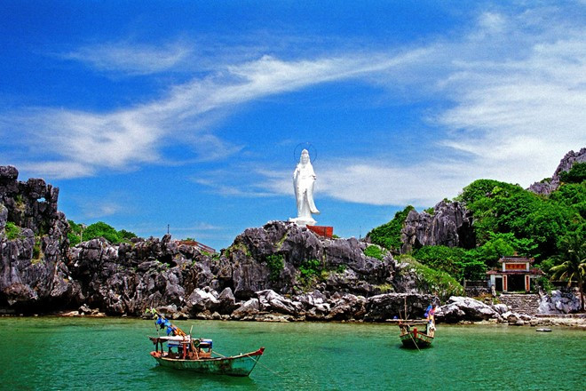 No 1: Hon Nghe Island located in the Kien Hai District of Kien Giang Province