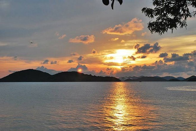 The Dam Duong, Duoc and Gieng Islands have excellent reputations for their exquisitely beautiful pristine beaches and mouth-watering fish dishes.