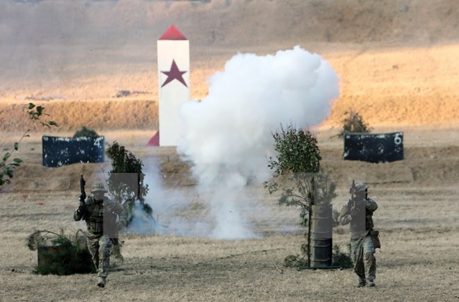 Binh lính Hàn Quốc tập luyện tại căn cứ ở thành phố Changwon ngày 7/2. (Nguồn: AFP/TTXVN)