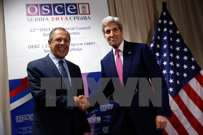  Ngoại trưởng Nga Sergei Lavrov và người đồng cấp Mỹ John Kerry. (Nguồn: AFP/TTXVN) 