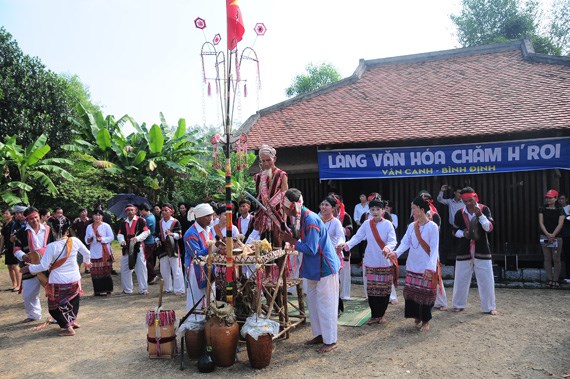 Cham people in Binh Dinh province conduct praying-for-rain rituals (Photo: dangcongsan.vn)