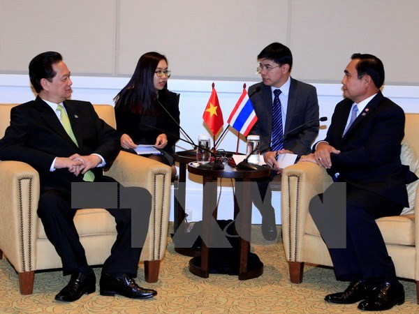 Prime Minister Nguyen Tan Dung meets his Thai counterpart Prayut Chan-ocha in California, the US