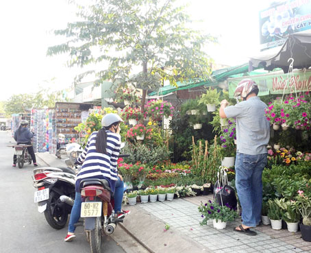 Tái diễn tình trạng lấn chiếm vỉa hè để buôn bán
