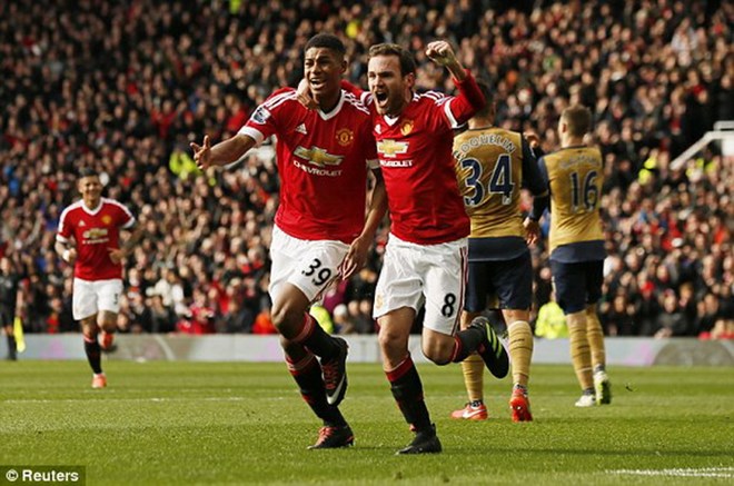 Marcus Rashford (số 39) lập cú đúp vào lưới Arsenal. (Nguồn: Reuters)