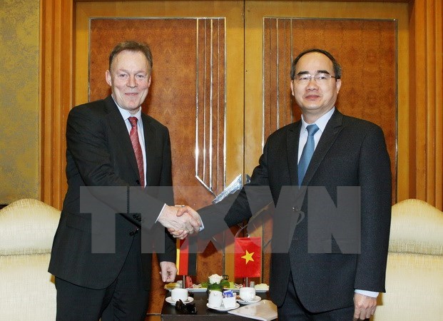Politburo member Nguyen Thien Nhan (R) welcomes Thomas Oppermann