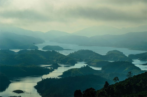 Discover a Ha Long bay in Dak Nong