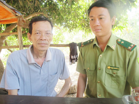 Ông Út Triệu giờ đã là một trợ thủ đắc lực của Trạm Kiểm lâm Rang Rang trong công tác bảo vệ rừng, thú rừng.