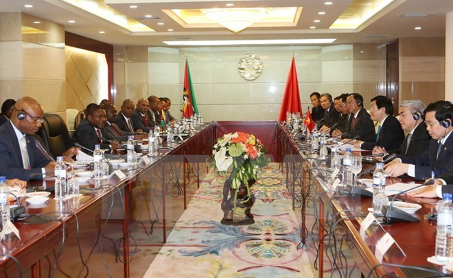 President holds talks with Mozambican counterpart