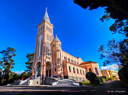 Two magnificent cathedrals in Da Lat